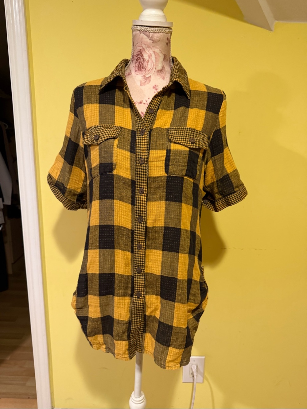 Forever 21 Yellow and Black Plaid Short-Sleeve Button-Down Shirt